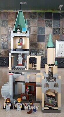 LEGO 2001 Harry Potter 4709 Hogwarts Castle Near Complete Set (Missing 2 Pieces)