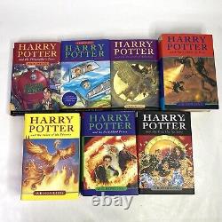 Collection complète de livres Harry Potter 1-7 en version reliée avec couverture rigide et jaquette par J.K. Rowling