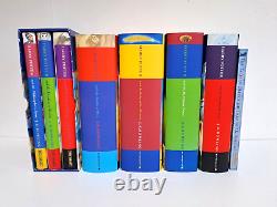 Collection complète de livres Harry Potter en version reliée, édition britannique, en très bon état et collectionnable.