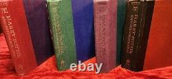 Collection complète des livres Harry Potter en couverture rigide avec spin-off, légères traces d'usure - Ensemble de 9