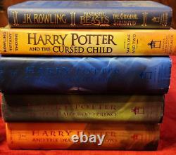 Collection complète des livres Harry Potter en couverture rigide avec spin-off, légères traces d'usure - Ensemble de 9