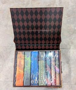 Collection complète en édition limitée de Harry Potter en coffret avec malle, livres 1 à 7