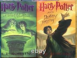 Ensemble COMPLET de 7 Reliures Rigides avec Jaquette de Harry Potter par J K Rowling Première Édition
