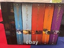 Ensemble De Boîtes Harry Potter La Collection Complète L'une Des Edges Imprimées D'un Pind Spray