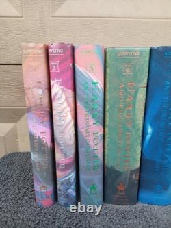 Ensemble complet de 8 Harry Potter HC/DJ, tous 1res éditions américaines ou 1res éditions, très bon état, avec typo Cnd