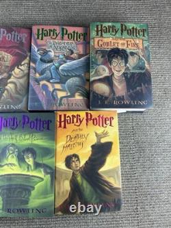 Ensemble complet de Harry Potter en édition reliée, 1ère édition américaine, 2 livres sont des 1ères impressions