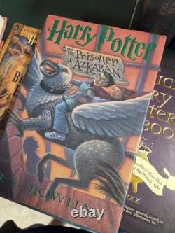 Ensemble complet de livres Harry Potter en couverture rigide 1-7 1ère édition + 3 livres supplémentaires + 2 bannières