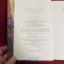Ensemble complet de livres de Harry Potter en couverture rigide, tomes 1-7 avec quelques reçus et un porte-clé ID.