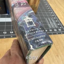 Ensemble complet en reliure rigide Harry Potter 1-7, premières éditions américaines avec jaquettes Ensemble complet en reliure rigide Harry Potter 1-7, premières éditions américaines avec jaquettes