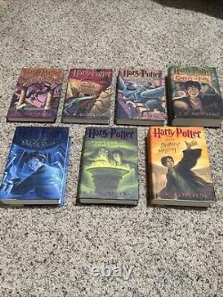 Ensemble de livres Harry Potter en édition reliée, ensemble complet 1-7 de J.K. Rowling en très bon état de conservation