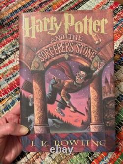 Ensemble de premières éditions en couverture rigide de Harry Potter 1-7 avec des impressions correspondantes de Beedle le Barde