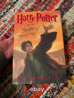 Ensemble de premières éditions en couverture rigide de Harry Potter 1-7 avec des impressions correspondantes de Beedle le Barde