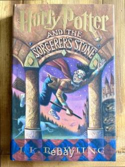 HARRY POTTER par J. K. ROWLING COFFRET COMPLET DES LIVRES 1-4 AVEC COFFRET PRÈS DE LA NEUF