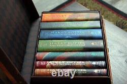 Harry Potter 1-7 Ensemble De Livres Collectible Poitrine Boîte Scolastique, Brand Nouveau
