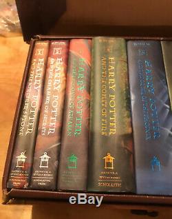 Harry Potter Relié Complete Box Set Dans Le Coffre Volume 1-7 Livres Et Beedle Bard