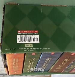 Harry Potter The Complete Series Livres 1 7 Scolastic Paperback Box Set