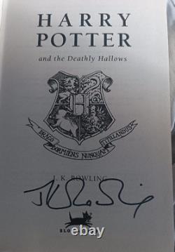 J K Rowling a signé l'ensemble complet de la boîte Harry Potter, les 7 livres signés par elle.