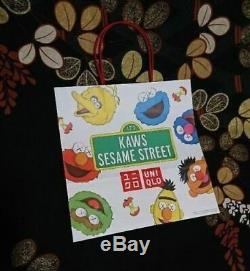 Kaws X Uniqlo Sesame Street Limited Boîte Complète Et Article Spécial 100% Authentique