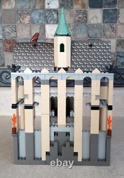 LEGO 2001 Harry Potter 4709 Château de Poudlard Ensemble Presque Complet (2 Pièces Manquantes)