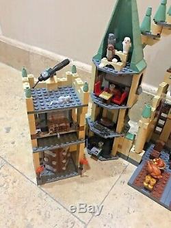 Lego 4842 Castle Harry Potter Hogwarts 100% Complet Avec Tous Les Mini-figurines