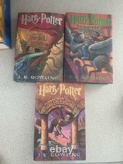 Lot complet Harry Potter 1-7 en reliure rigide avec jaquettes, toutes premières éditions américaines