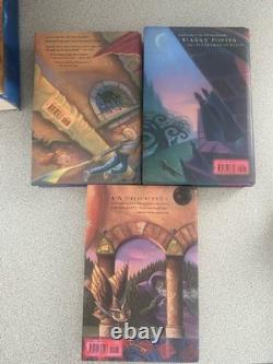 Lot complet Harry Potter 1-7 en reliure rigide avec jaquettes, toutes premières éditions américaines