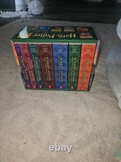 Scholastic Harry Potter La série complète de livres par JK Rowling ENSEMBLE DE 7